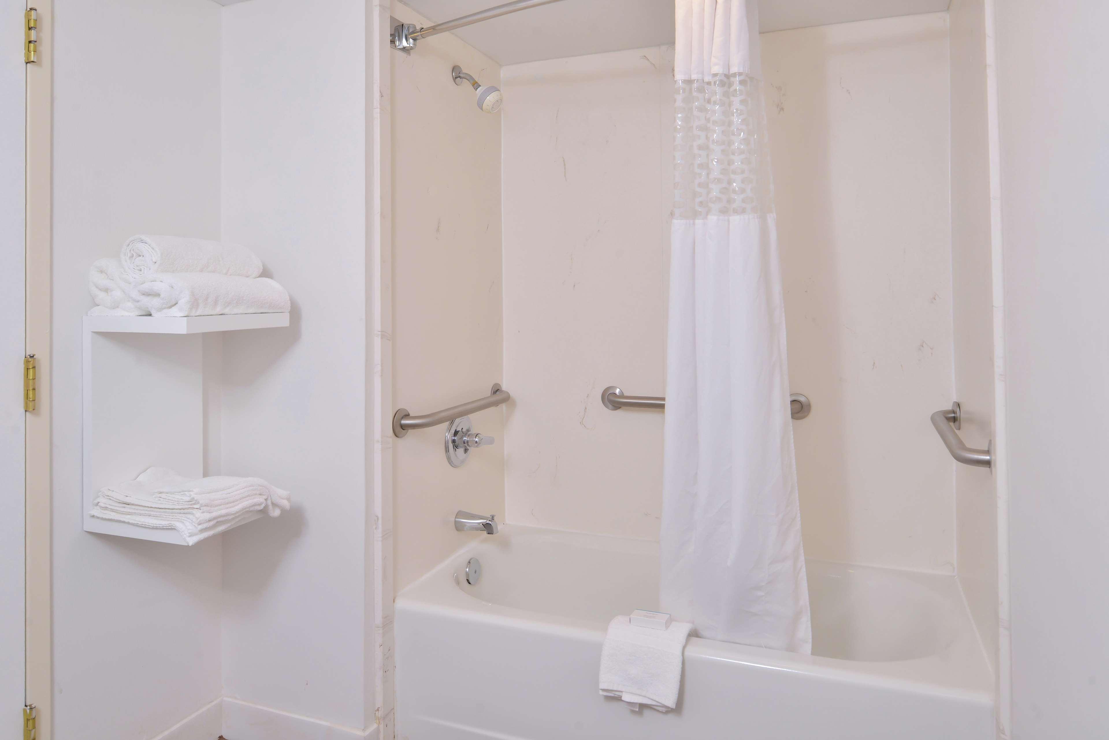 Hampton Inn Greensboro East / Mcleansville Exteriör bild