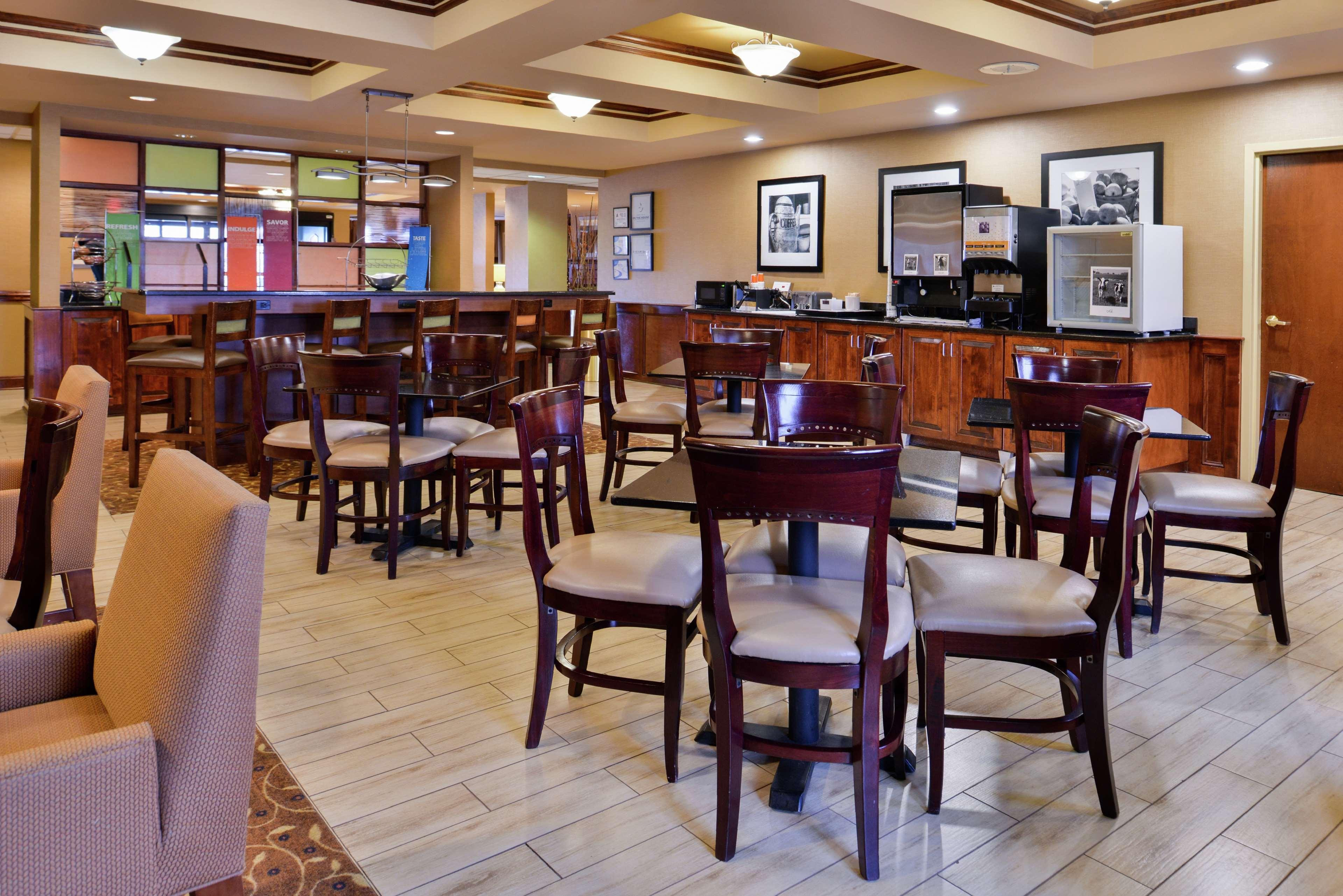 Hampton Inn Greensboro East / Mcleansville Exteriör bild