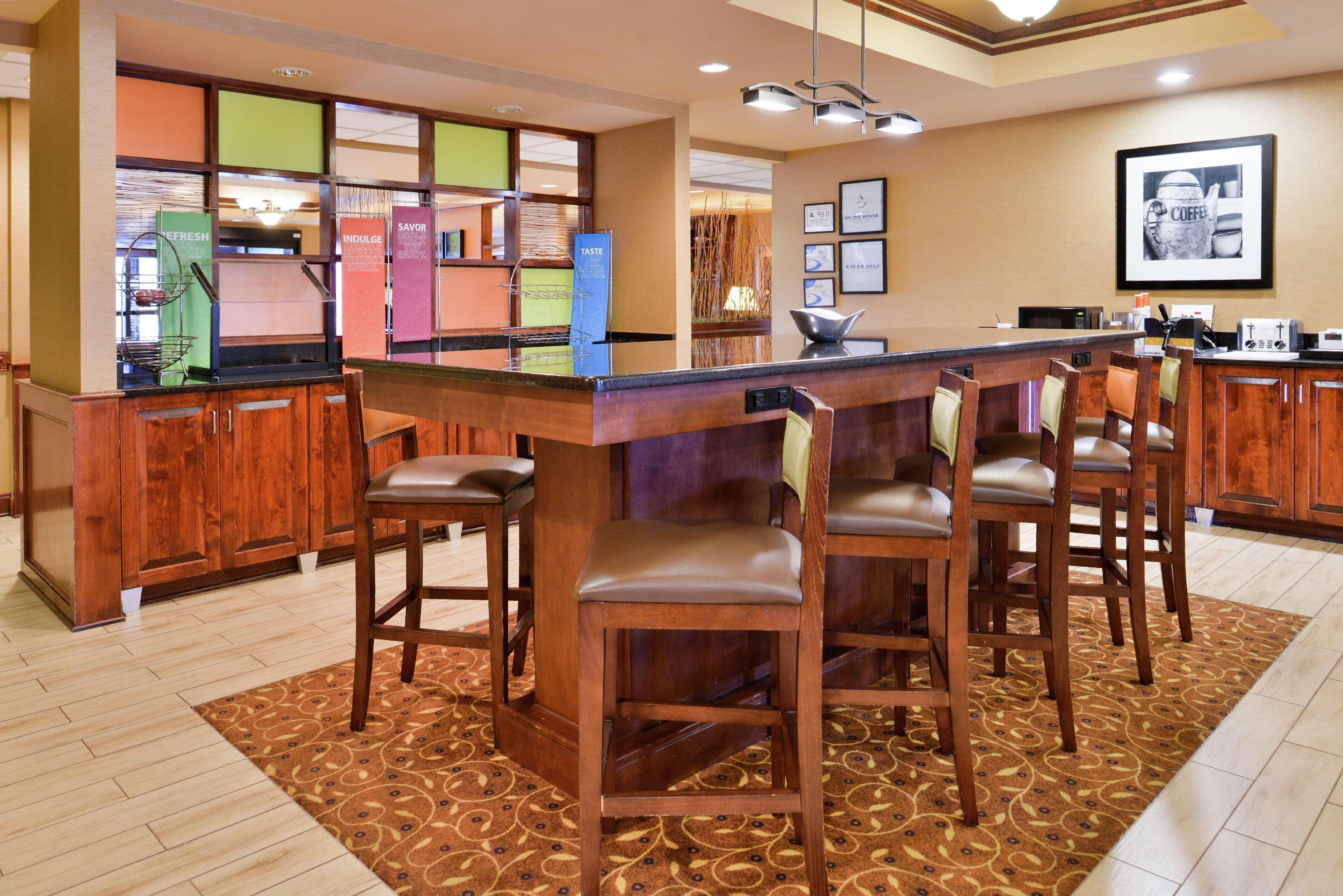 Hampton Inn Greensboro East / Mcleansville Exteriör bild