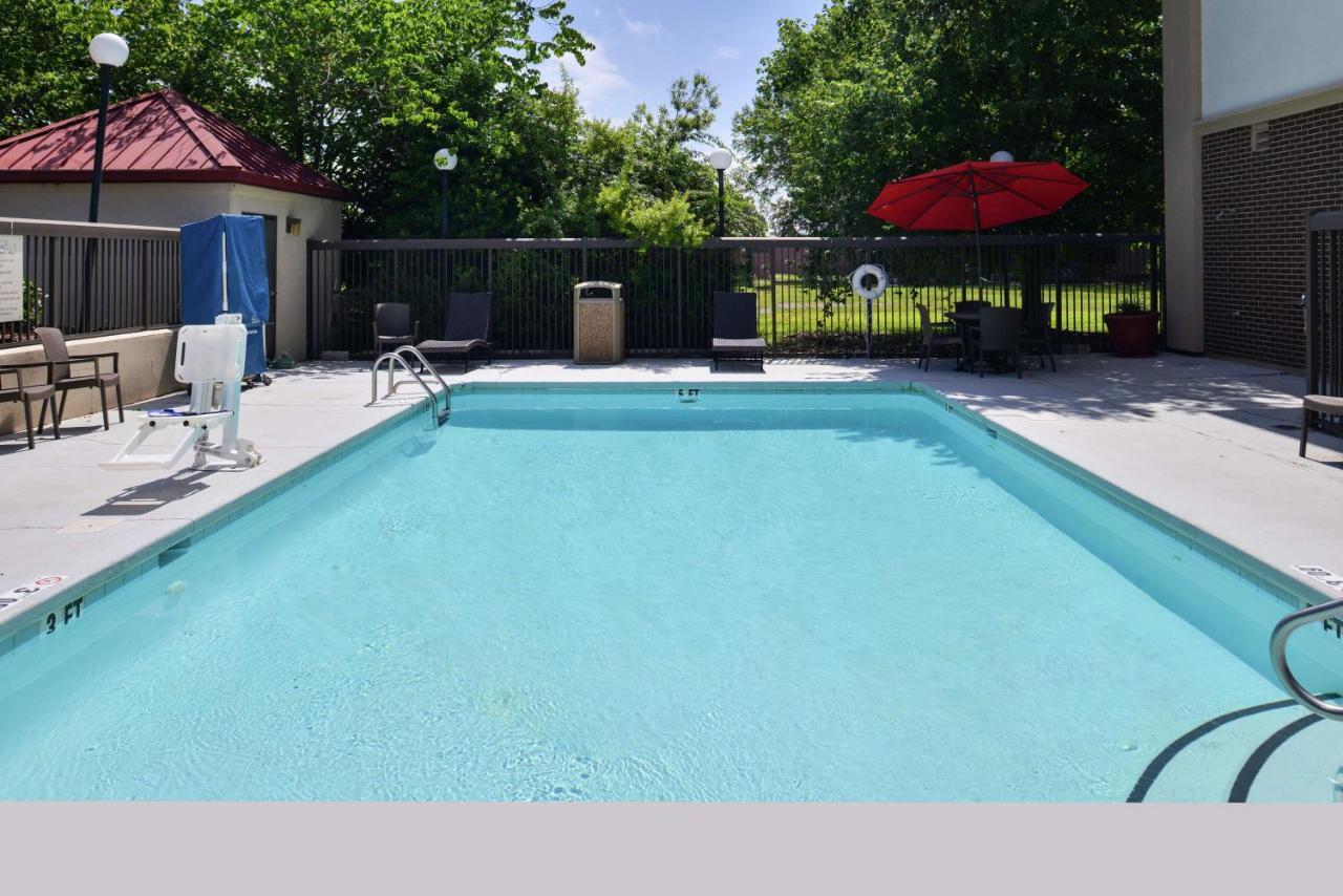 Hampton Inn Greensboro East / Mcleansville Exteriör bild
